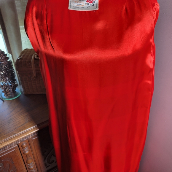 VINTAGE ASIAN PRINT RAYON RED SATIN LONG JACKET - Picture 11 of 11